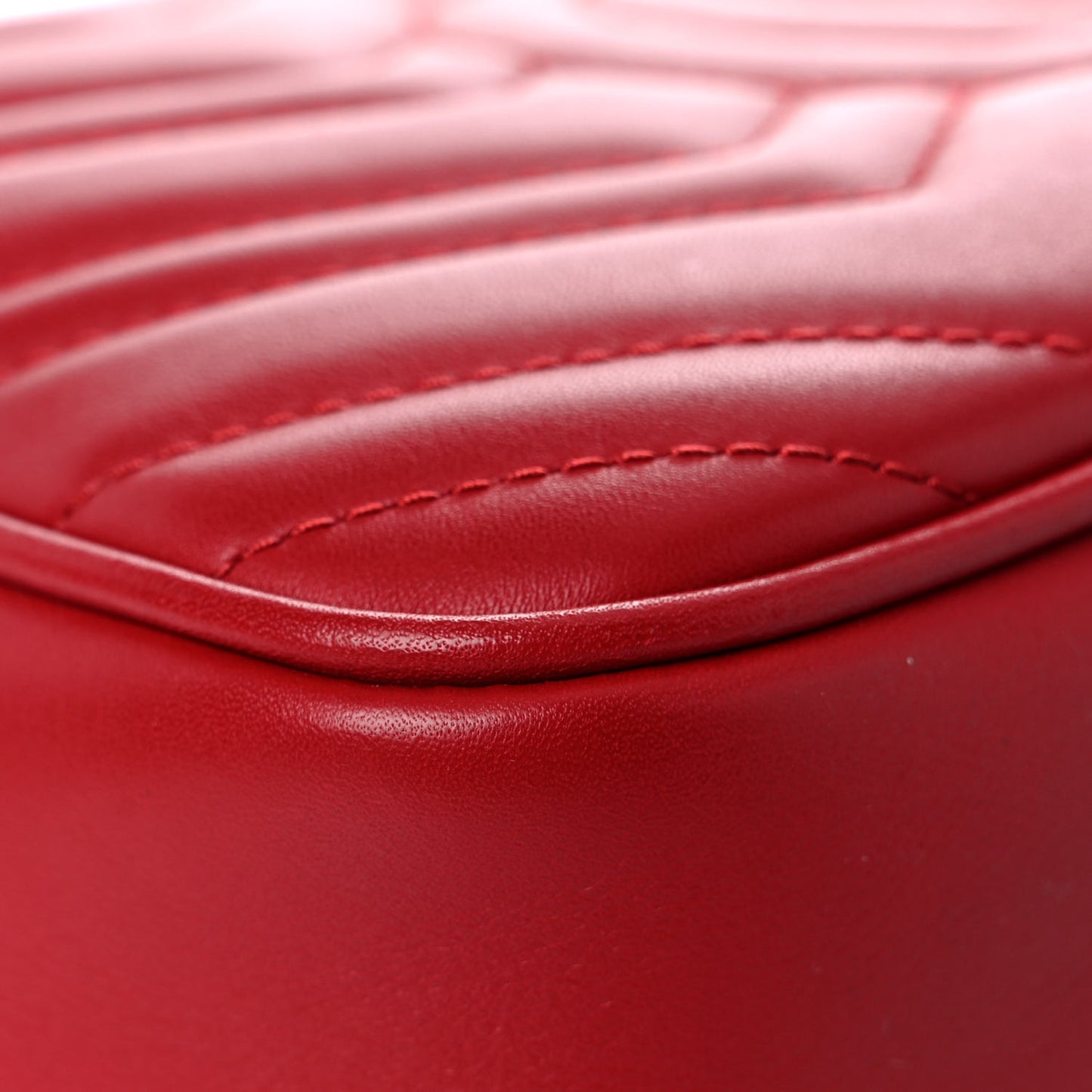 Calfskin Matelasse Small GG Marmont Chain Shoulder Bag Hibiscus Red