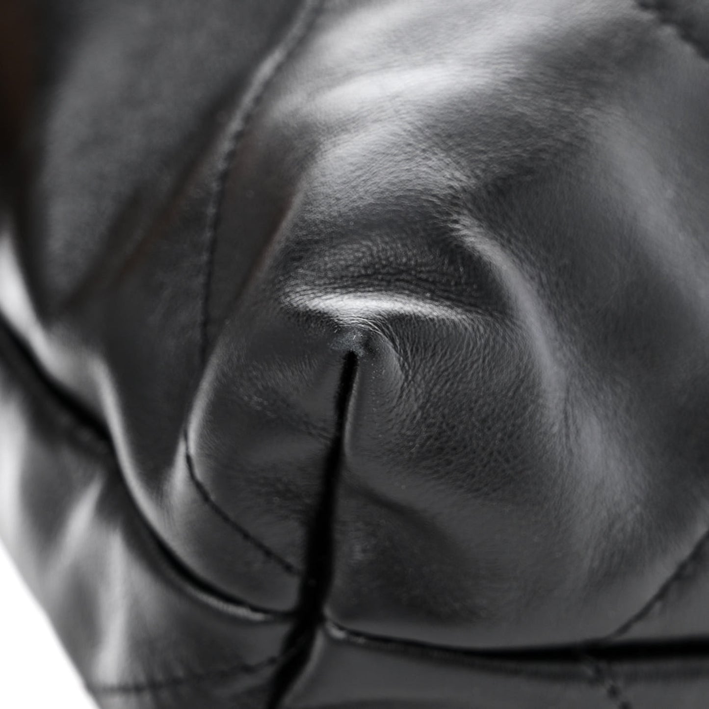 Shiny Calfskin Quilted Chanel 22 Black