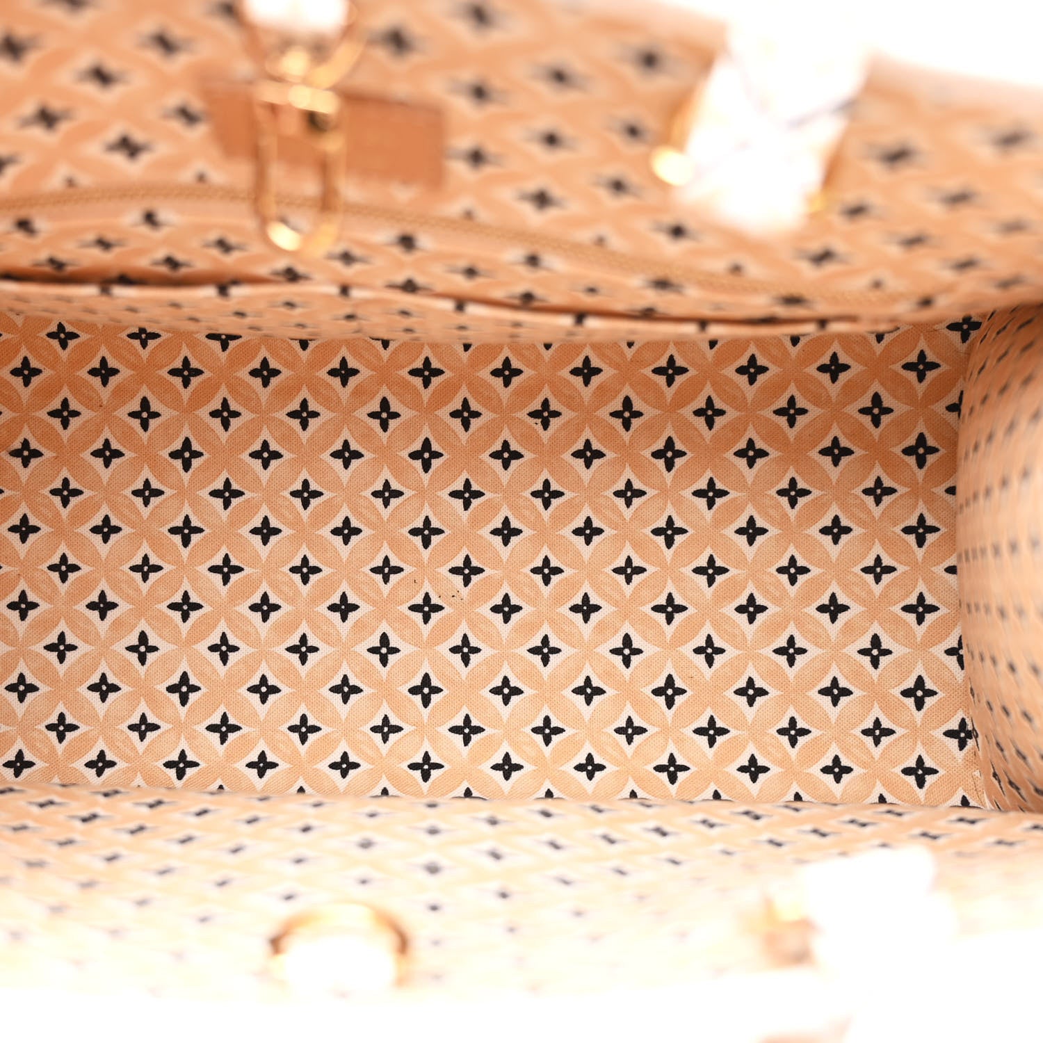 Louis Vuitton Monogram Giant By The Pool 2.0 Onthego MM Beige 5 of 12