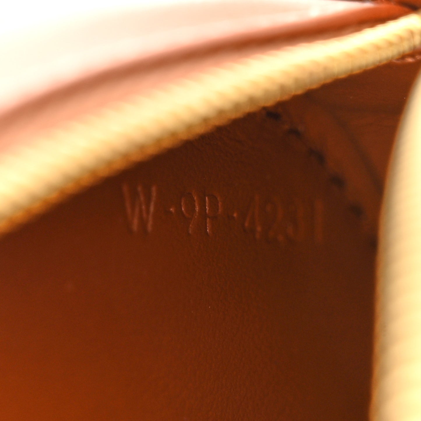 Smooth Calfskin Cuir Small Triomphe Oval Crossbody Purse Tan