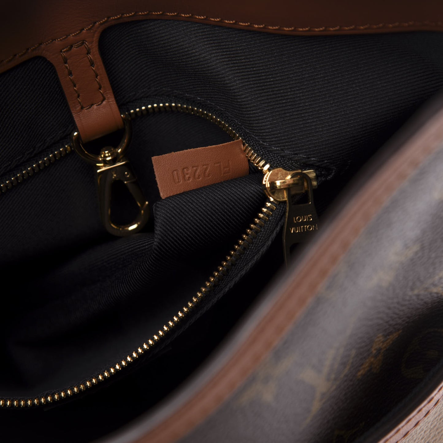 Reverse Monogram Dauphine Hobo PM