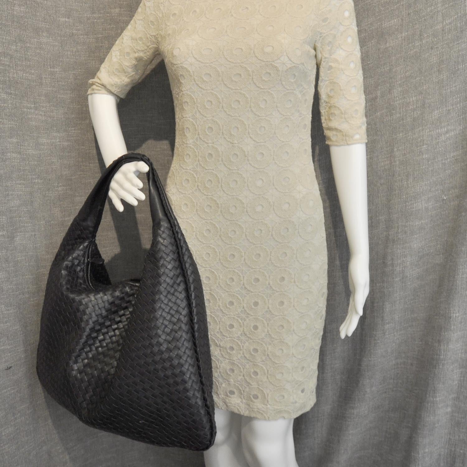Bottega Veneta Nappa Intrecciato Maxi Veneta Nero Black 2 of 9