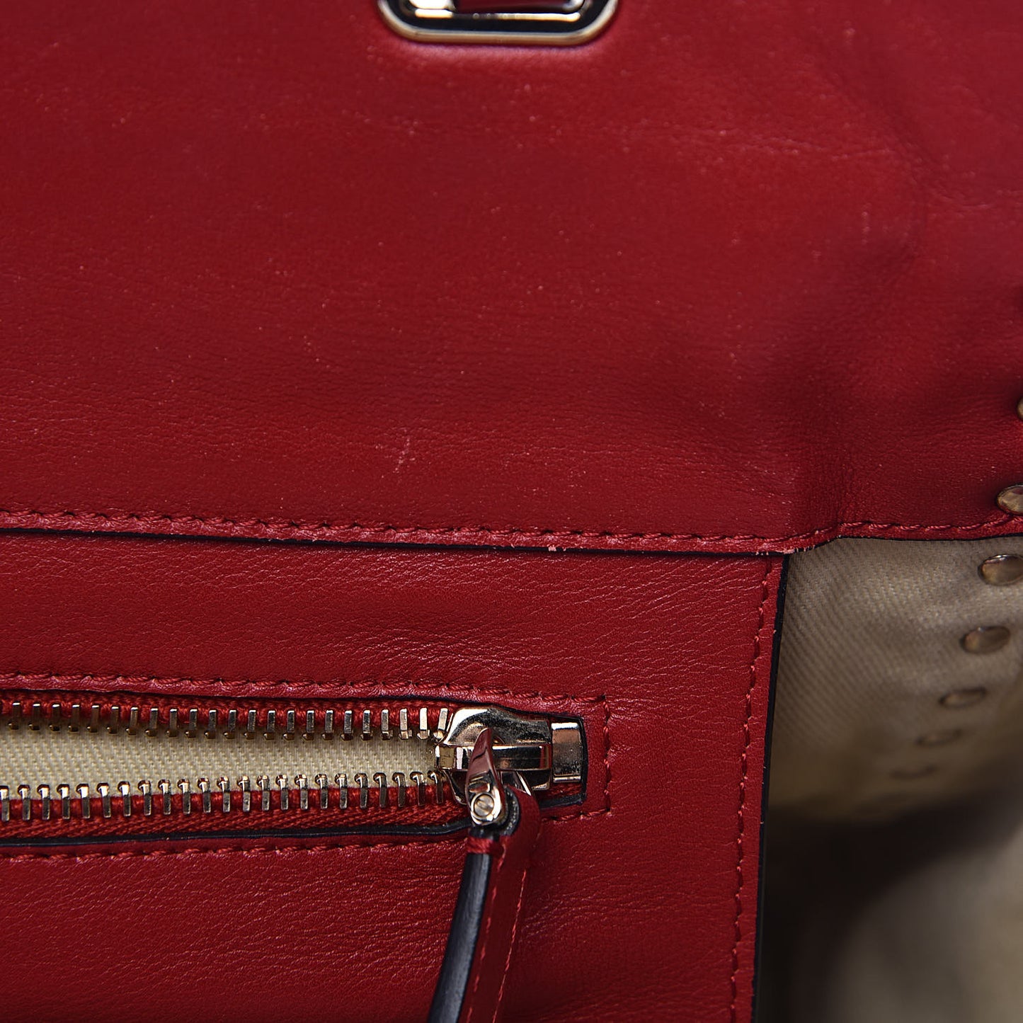 Vitello Medium Rockstud All Over Tote Rosso Valentino