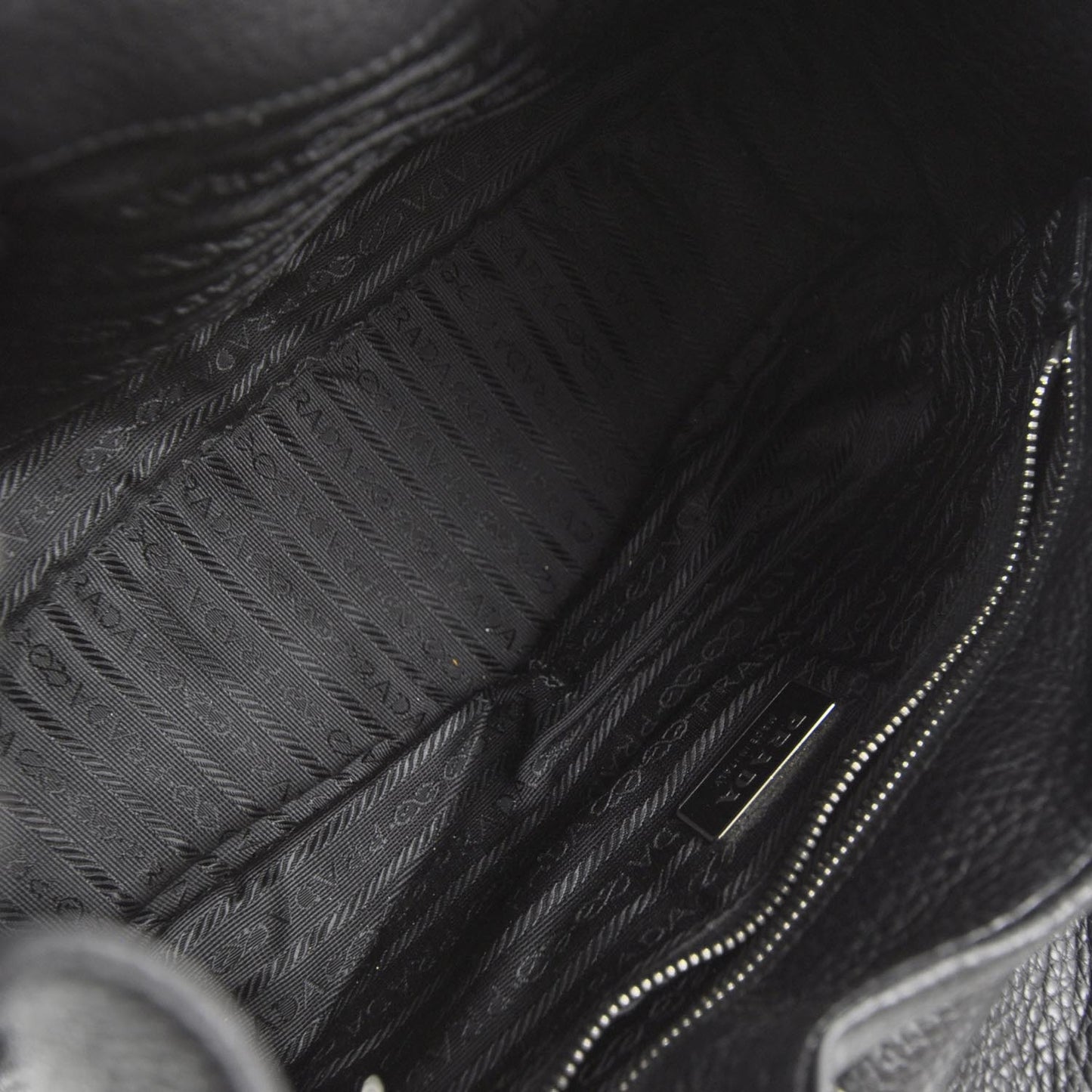 Vitello Daino Small Shoulder Bag Nero Black