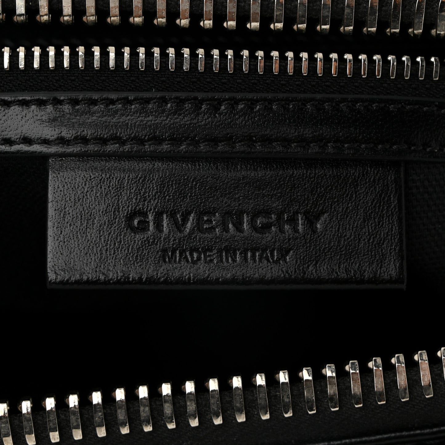 Shiny Lord Calfskin Medium Antigona Black