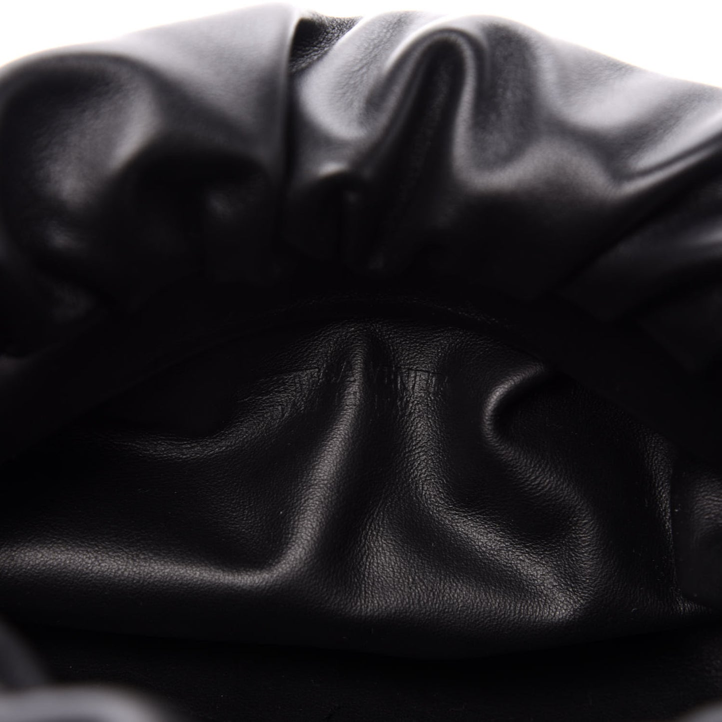 Calfskin The Pouch Chain Black