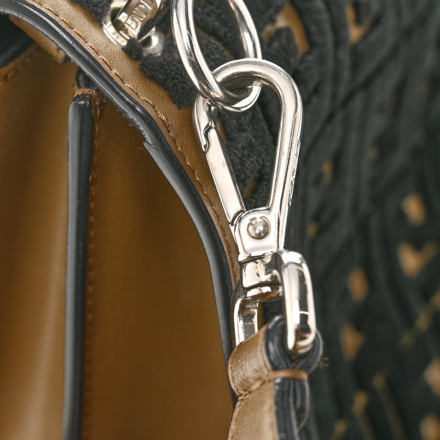 Vitello Liberty Velvet FF Reloaded Kan I Shoulder Bag Maya Black