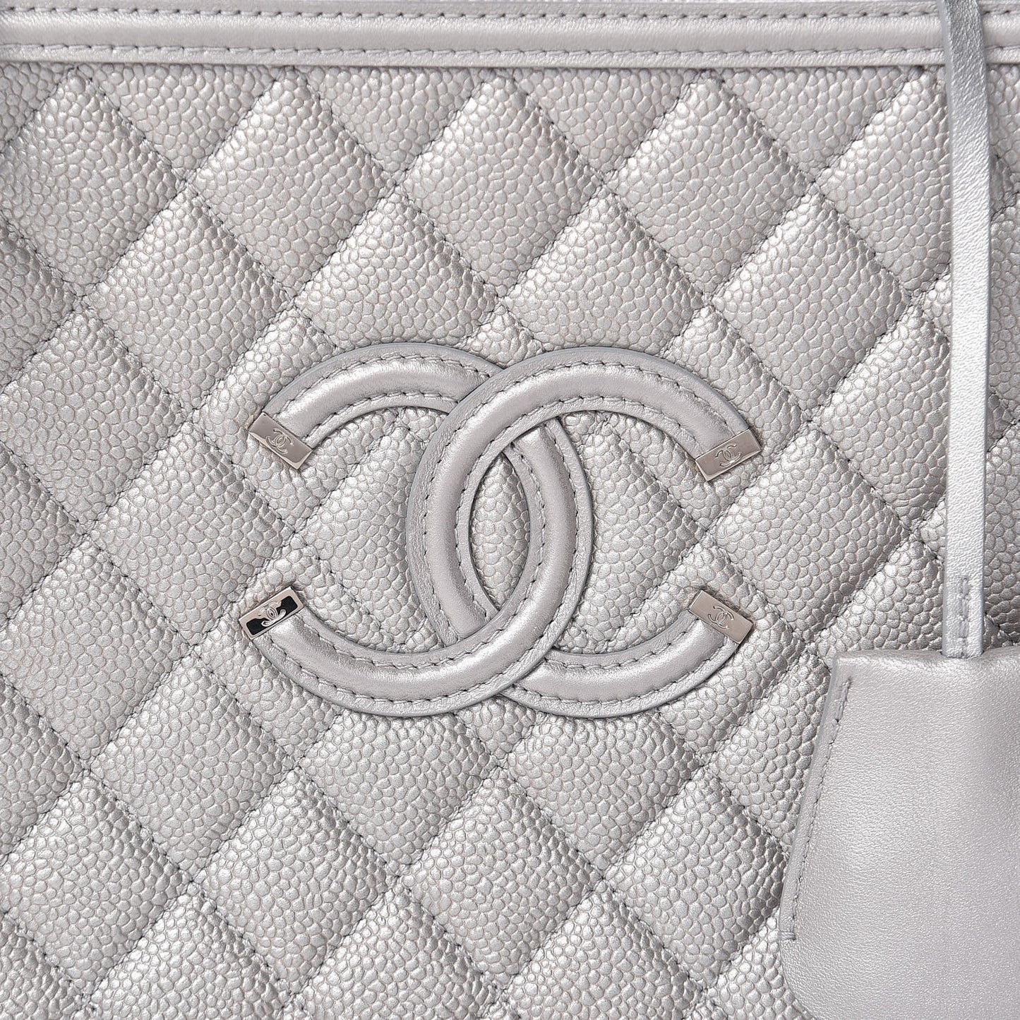 Metallic Caviar Quilted Large CC Filigree Vanity Case Silver