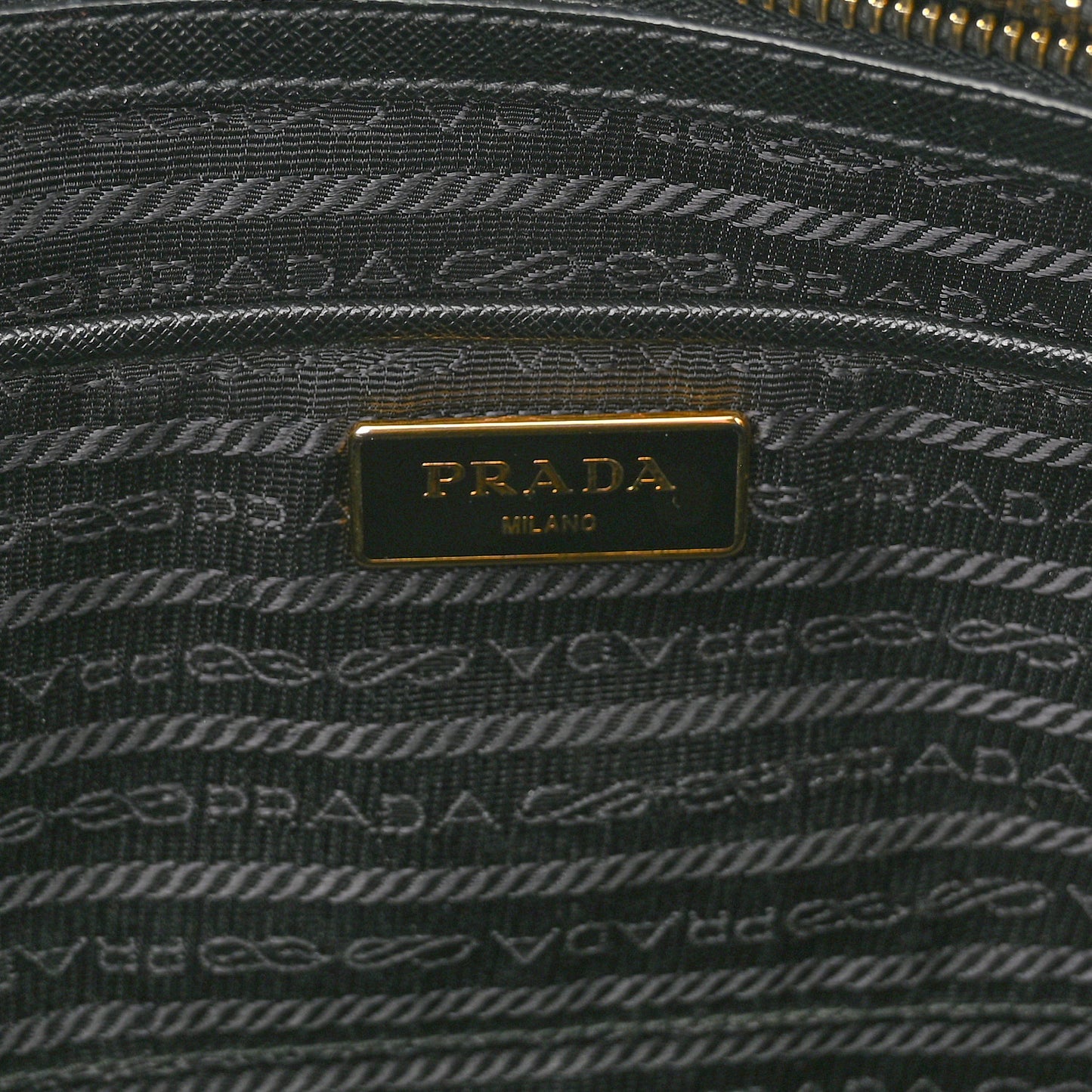 Saffiano Medium Galleria Double Zip Tote Black