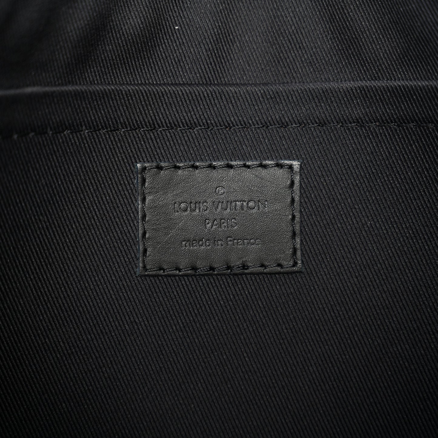 Damier Infini Discovery Pochette GM Onyx
