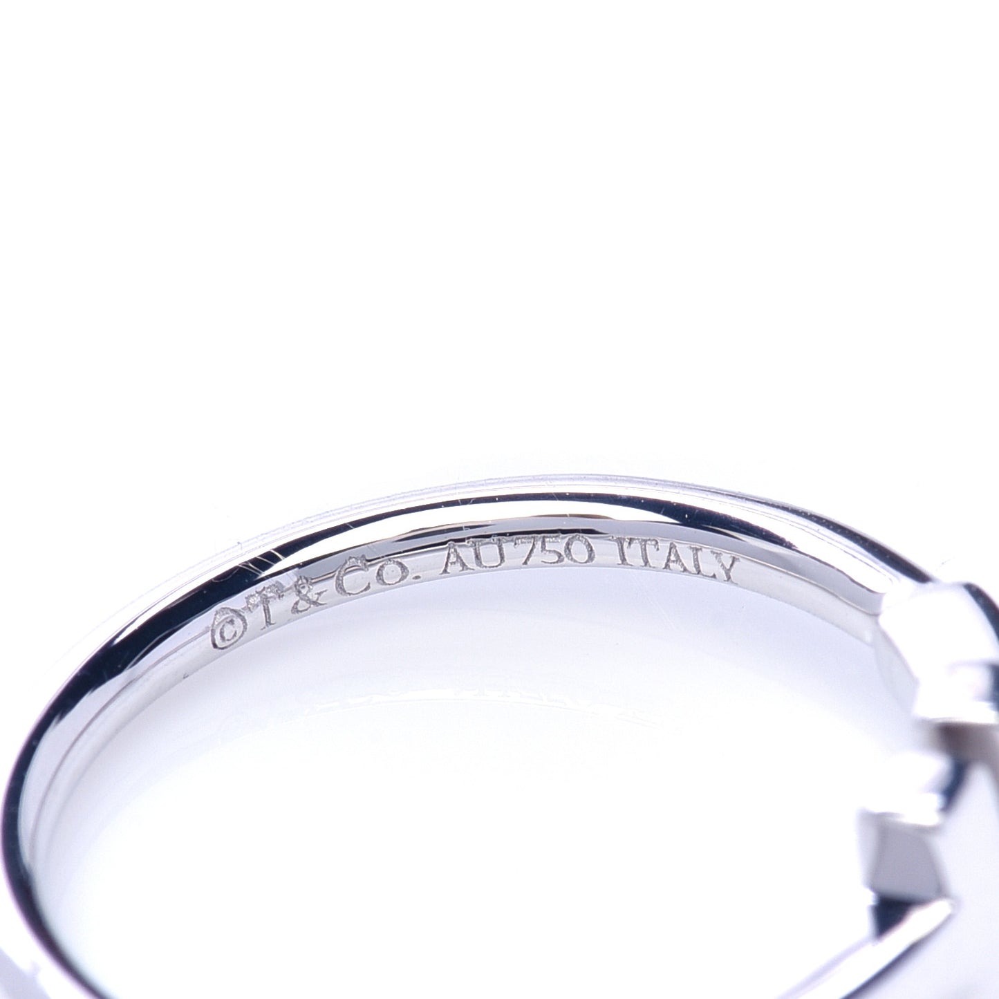 18K White Gold T Wire Ring 49 5