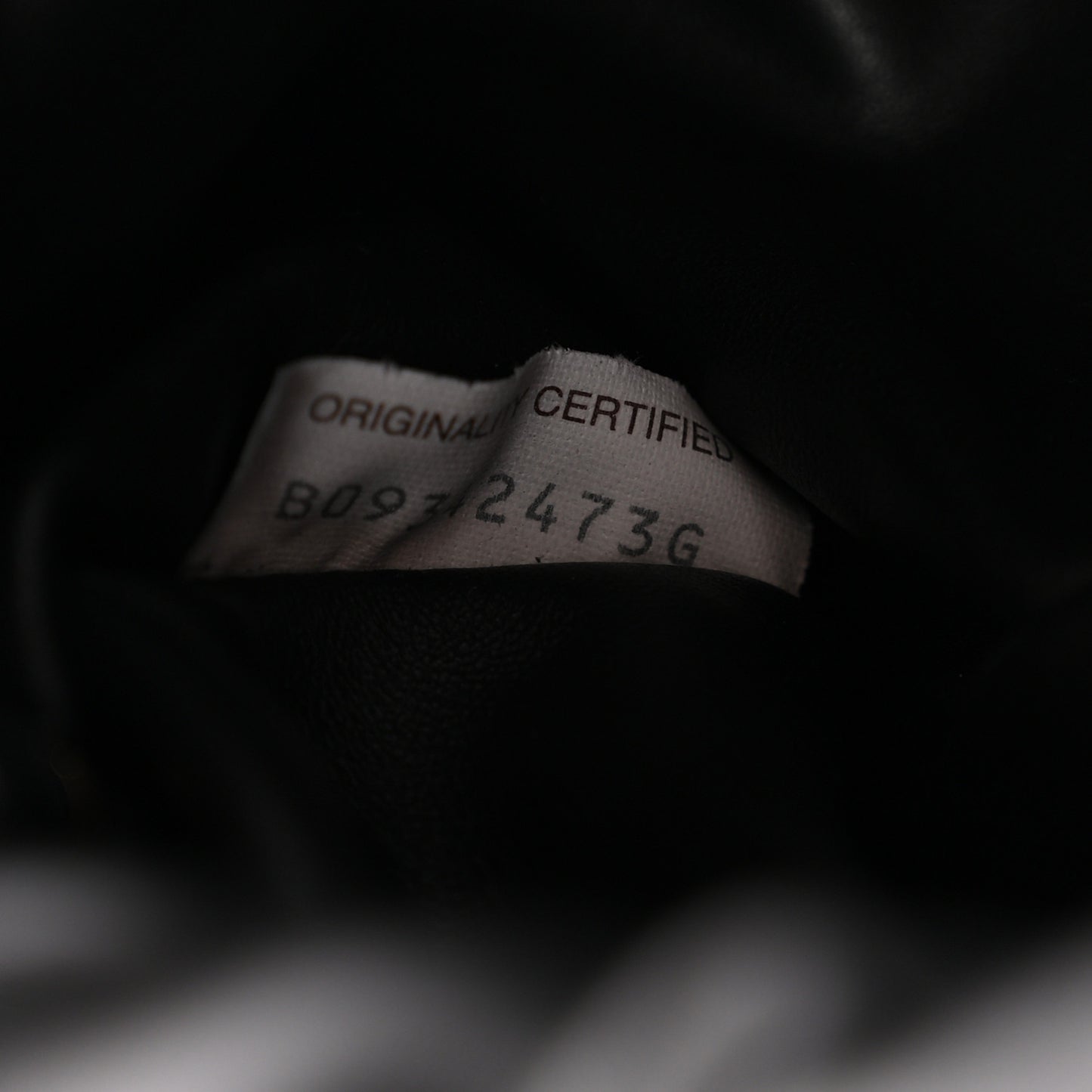 Calfskin The Pouch Chain Black