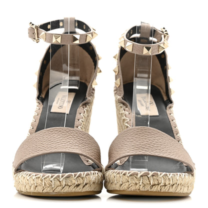 Valentino Garavani Grained Calfskin Rockstud Ankle Strap Espadrille 15/105mm Wedge Sandals 35 Poudre Natural 2 of 12