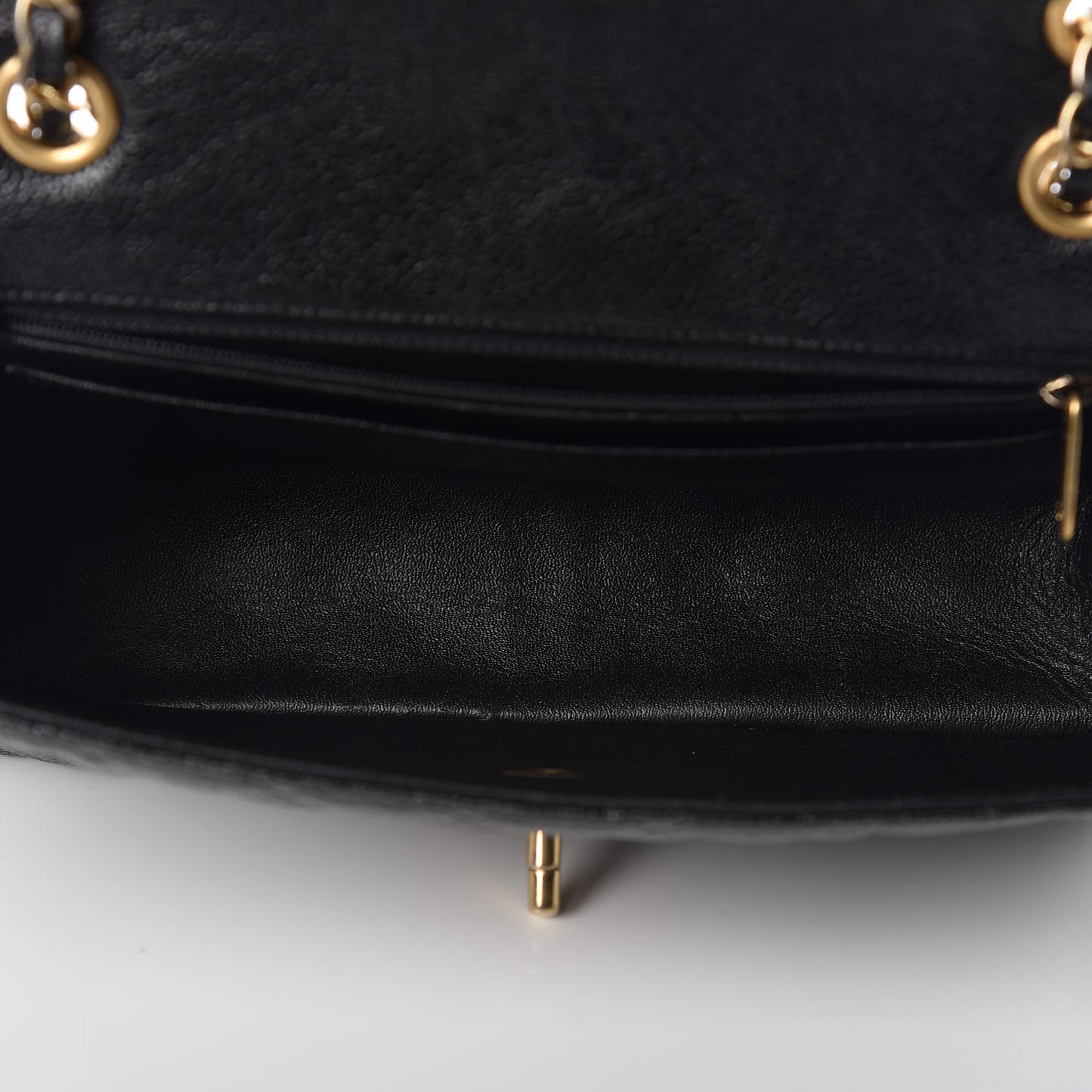 Crumpled Grained Calfskin Quilted Medium Single Flap Black