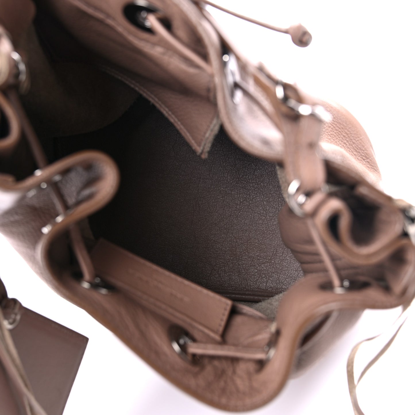 Veau Papier Plate Small Bucket Bag Sable