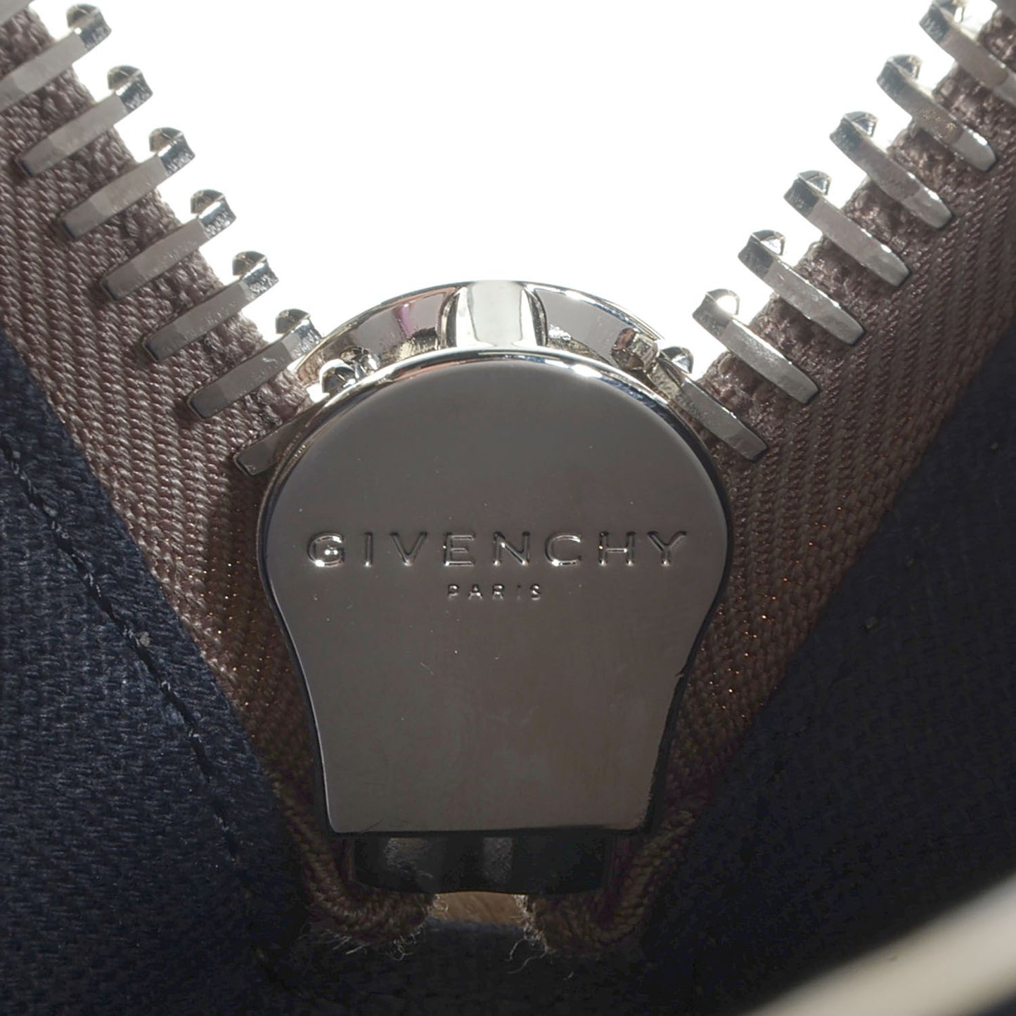 Sugar Goatskin Medium Antigona Sand