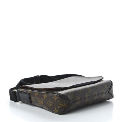 Louis Vuitton Monogram Macassar District PM 4 of 10