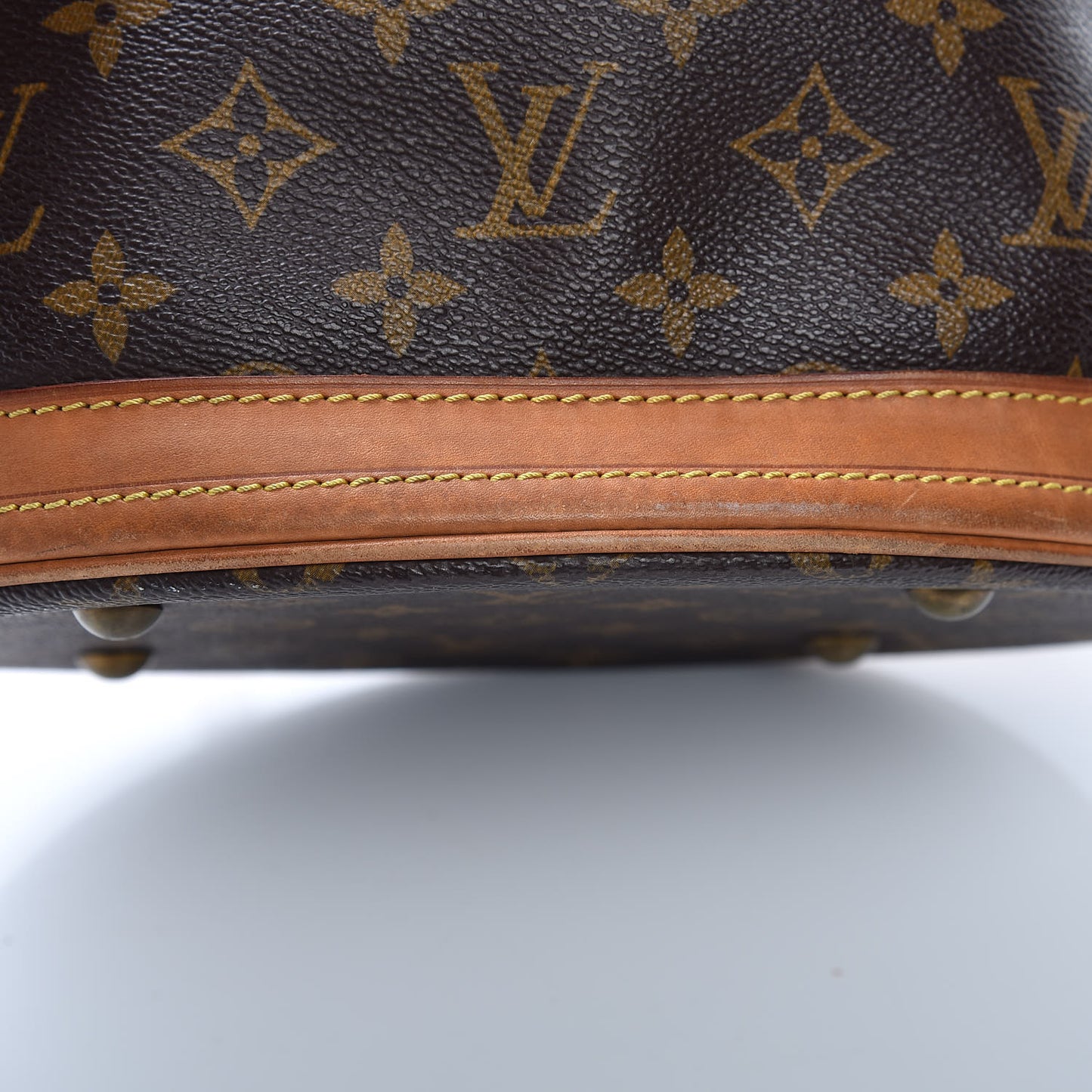 Monogram Petit Bucket 23