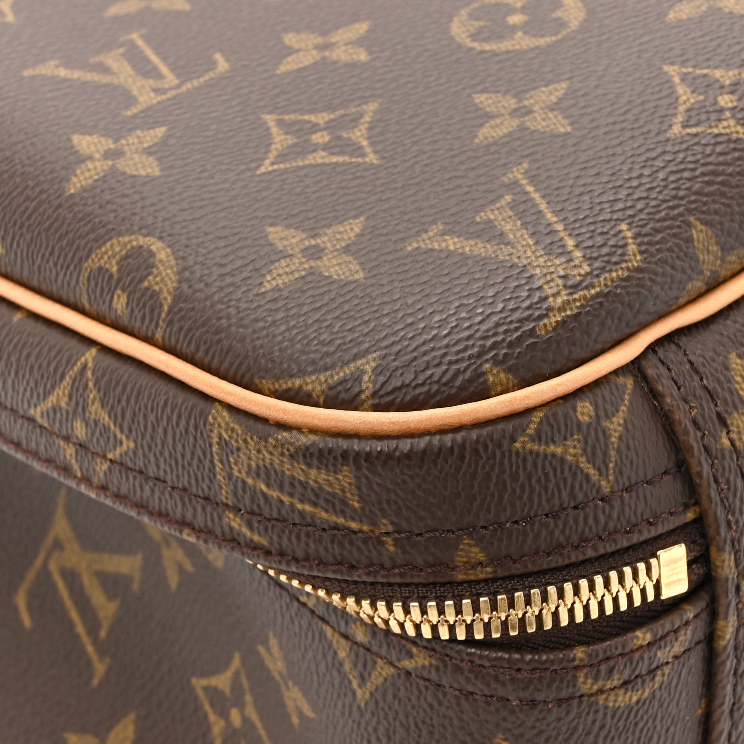Louis Vuitton Monogram Excursion Shoe Bag 14 of 17
