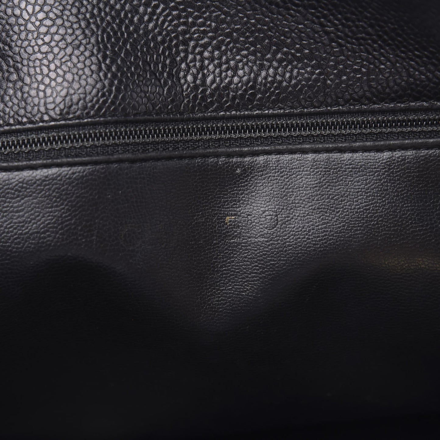 Caviar CC Shoulder Bag Black
