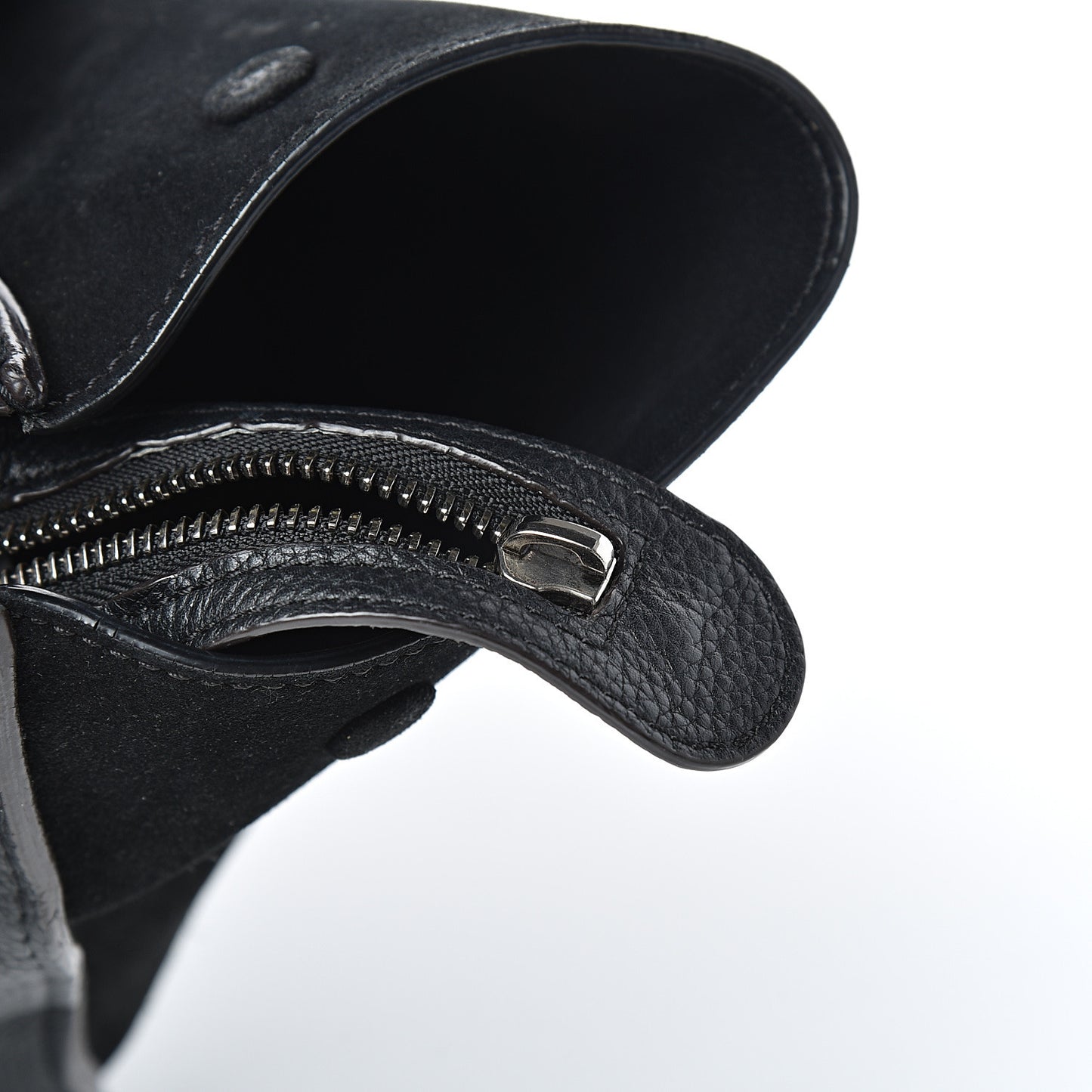 Drummed Calfskin Suede Medium Trapeze Black