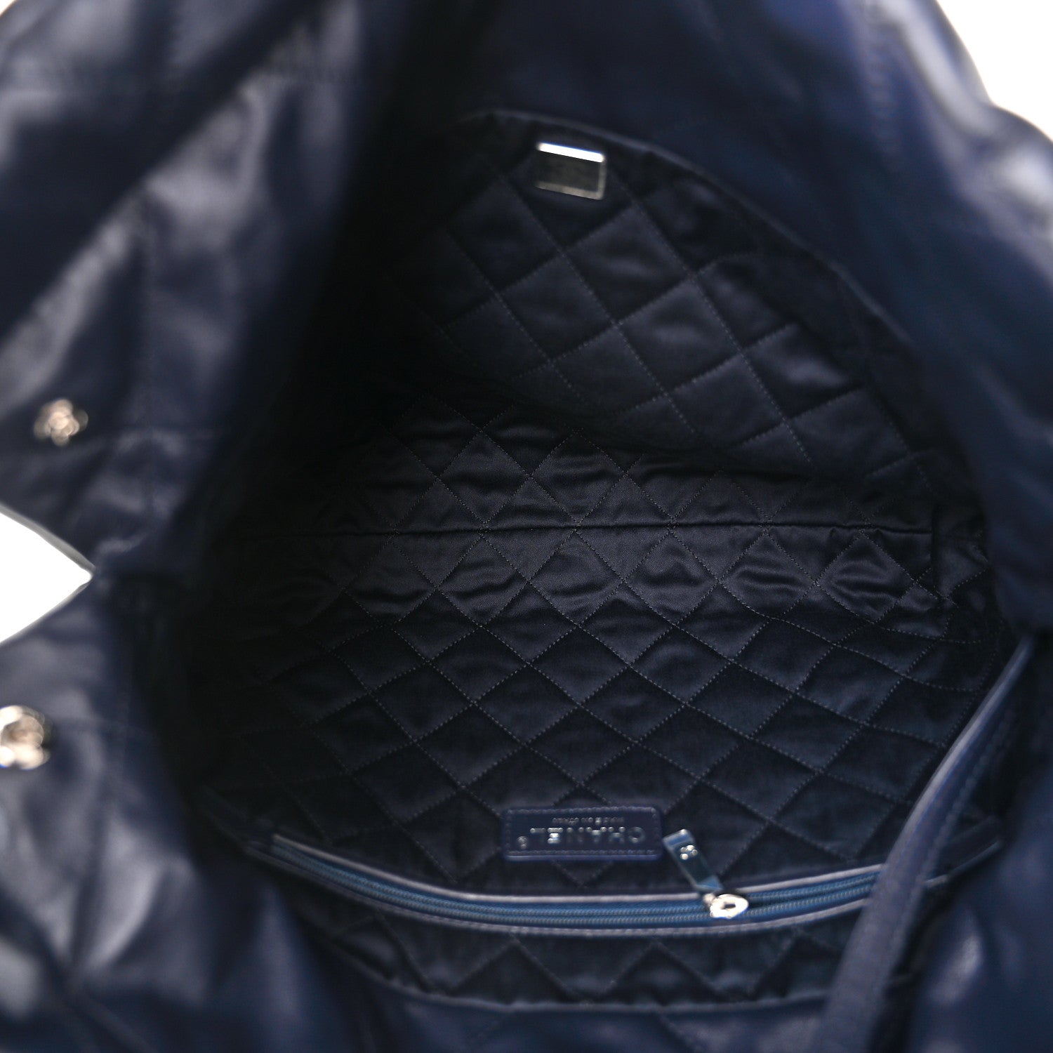 CHANEL ネイビー キルティング バッグ Chanel Infinity Chain Quilted Leather Crossbody Bag
