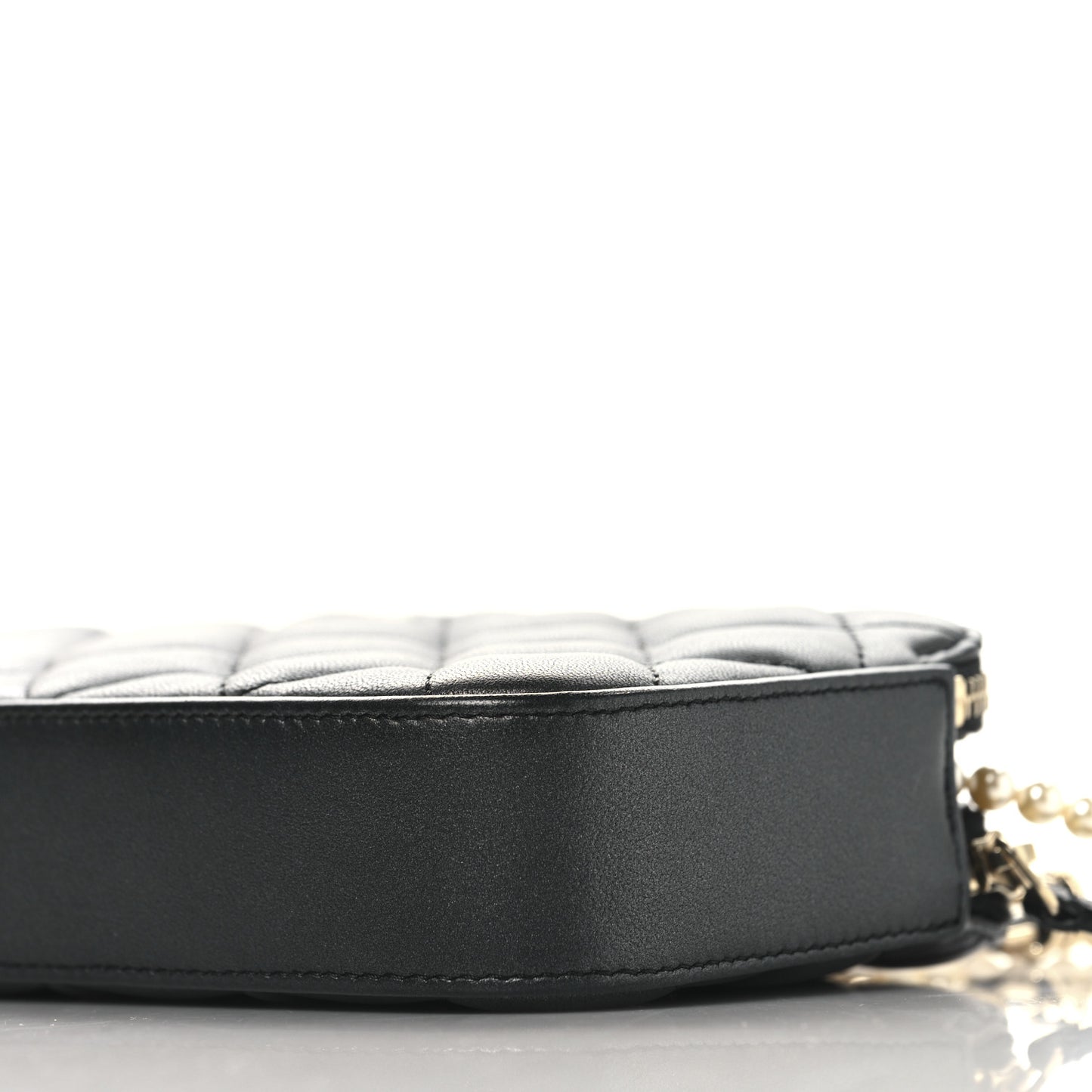 Iridescent Lambskin Quilted Pearl Clutch With Chain Black