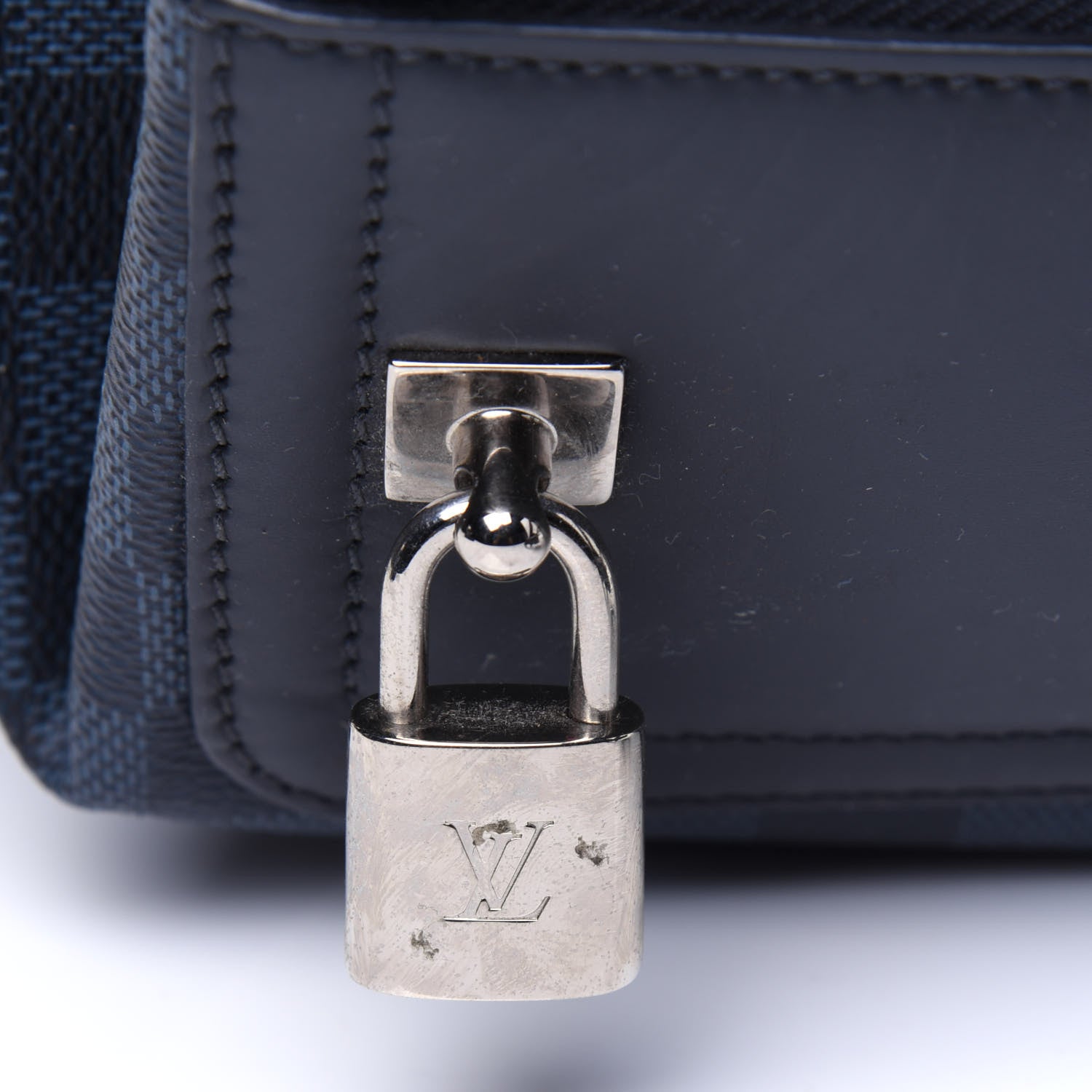 Louis Vuitton Damier Cobalt Neo Greenwich 13 of 25