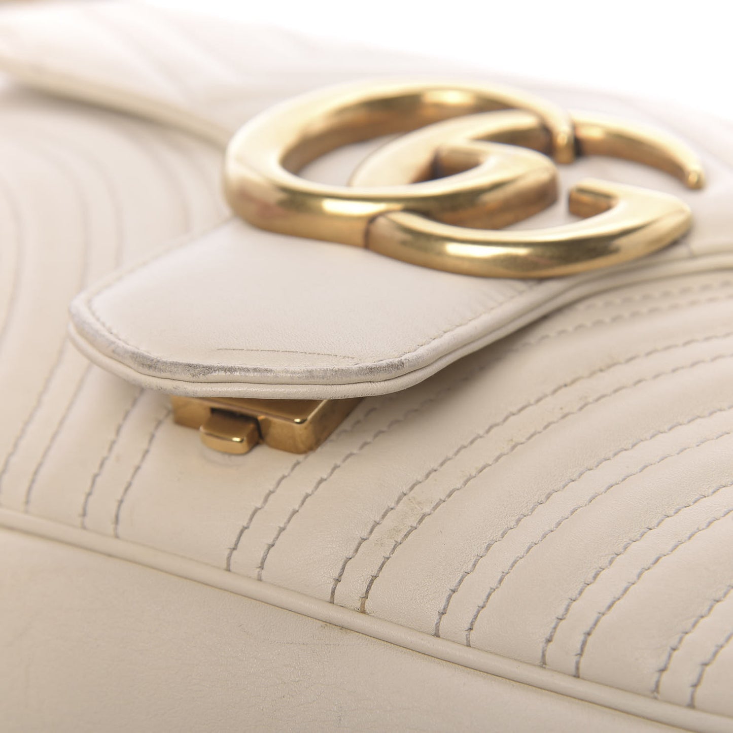 Calfskin Matelasse Medium GG Marmont Shoulder Bag White