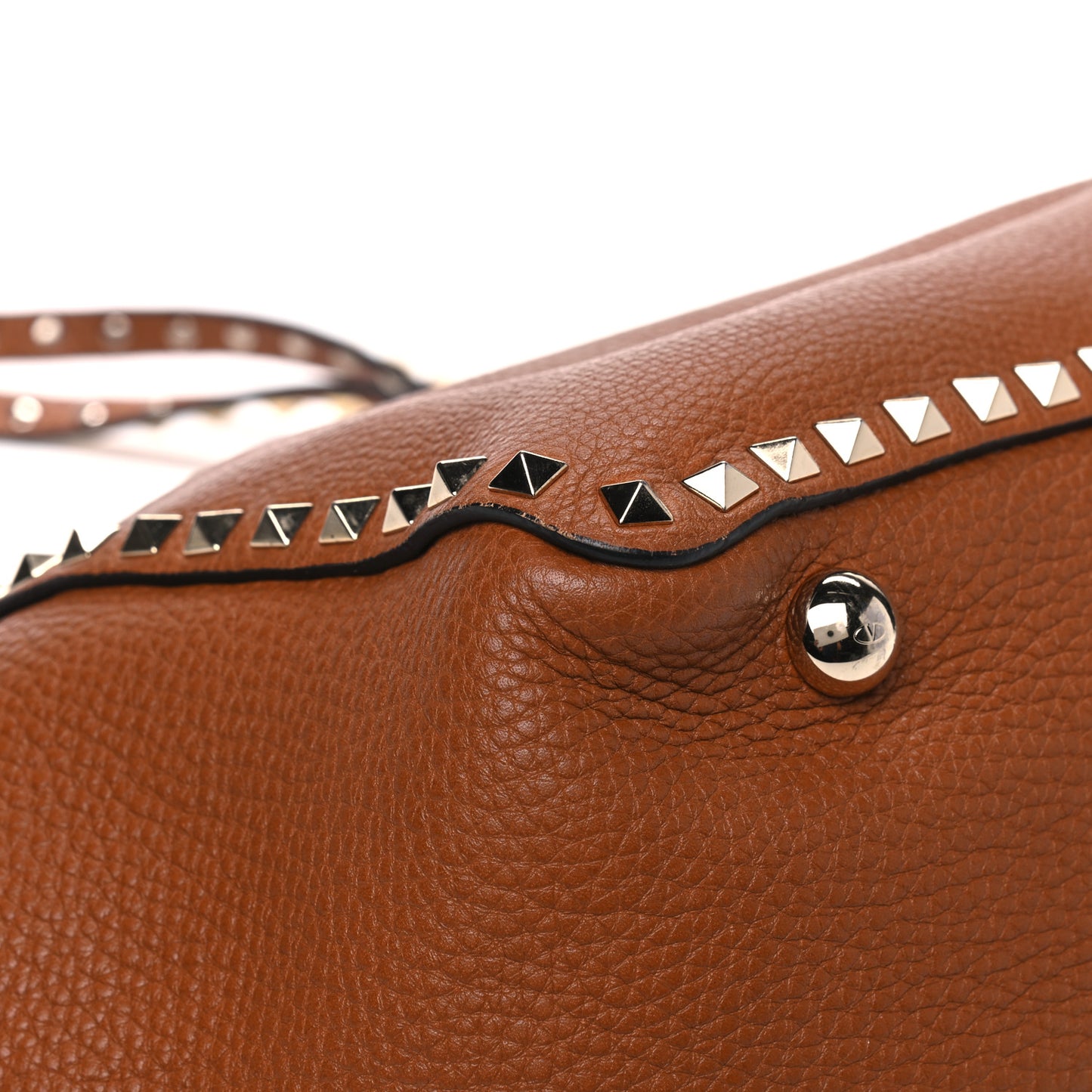 Pebbled Calfskin Medium Rockstud Tote Light Cuir