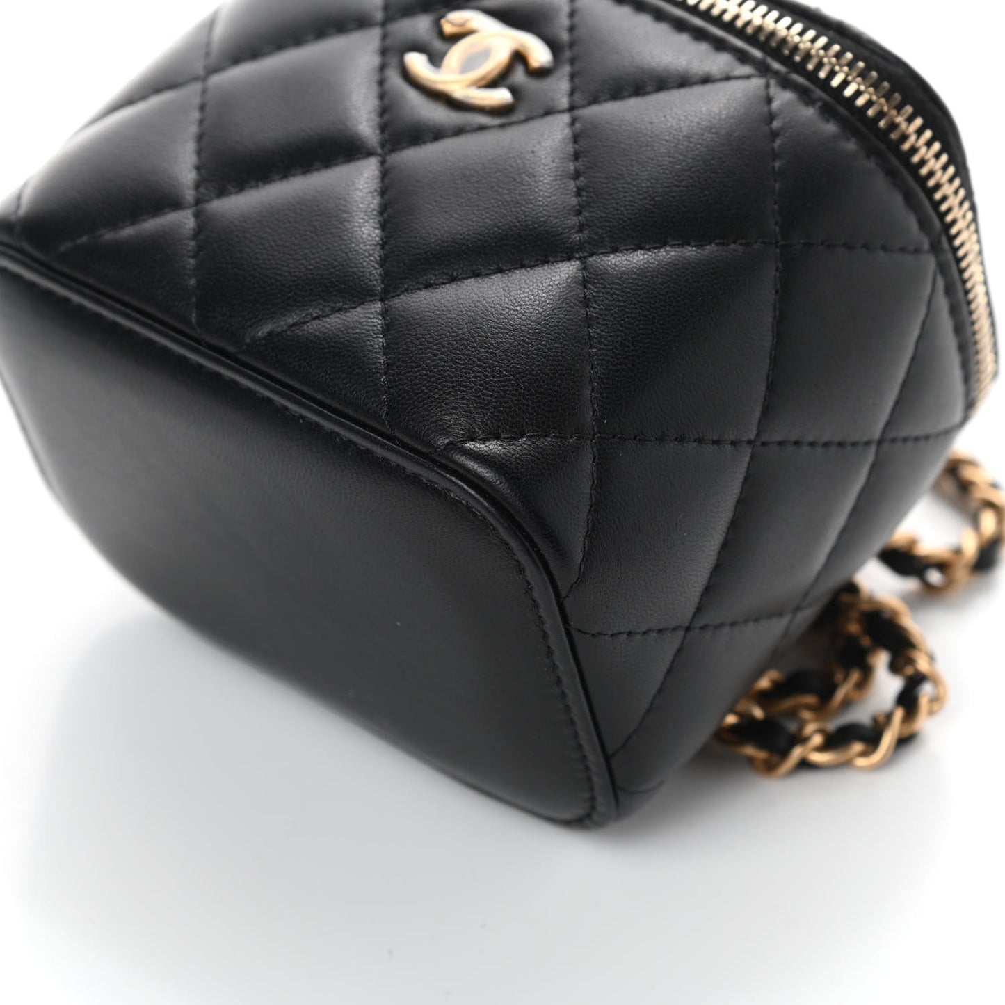 Lambskin Quilted Mini Pearl Crush Vanity Case With Chain Black