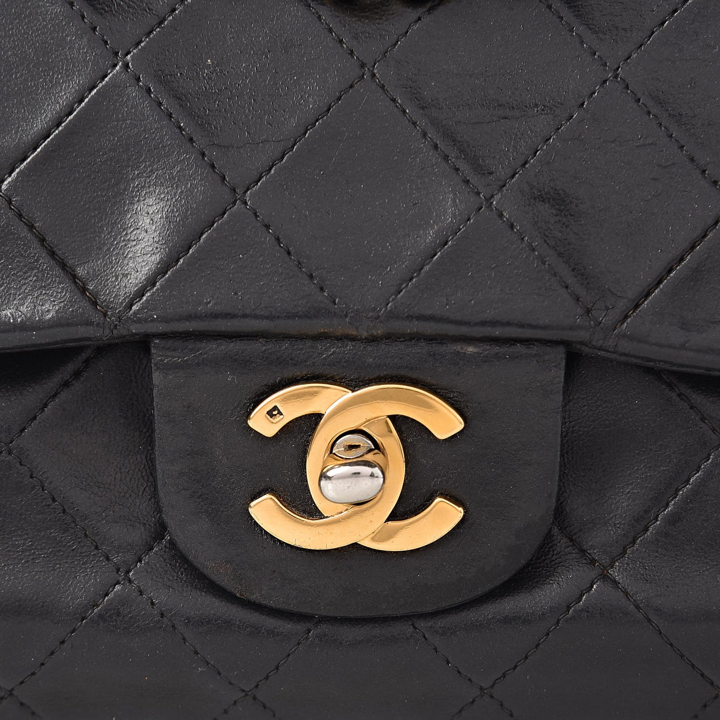 Lambskin Medium Single Flap Black