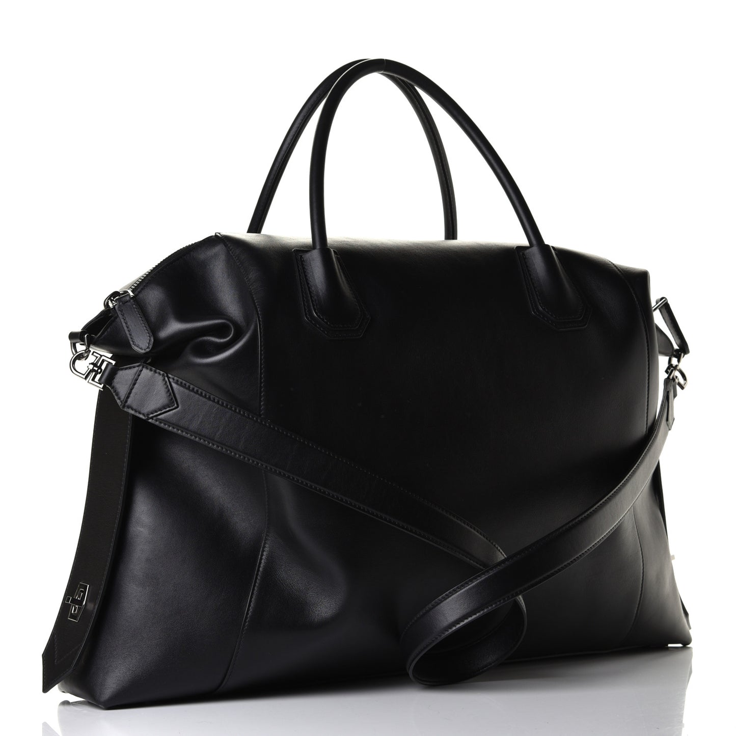 Smooth Calfskin Large Soft Antigona Black