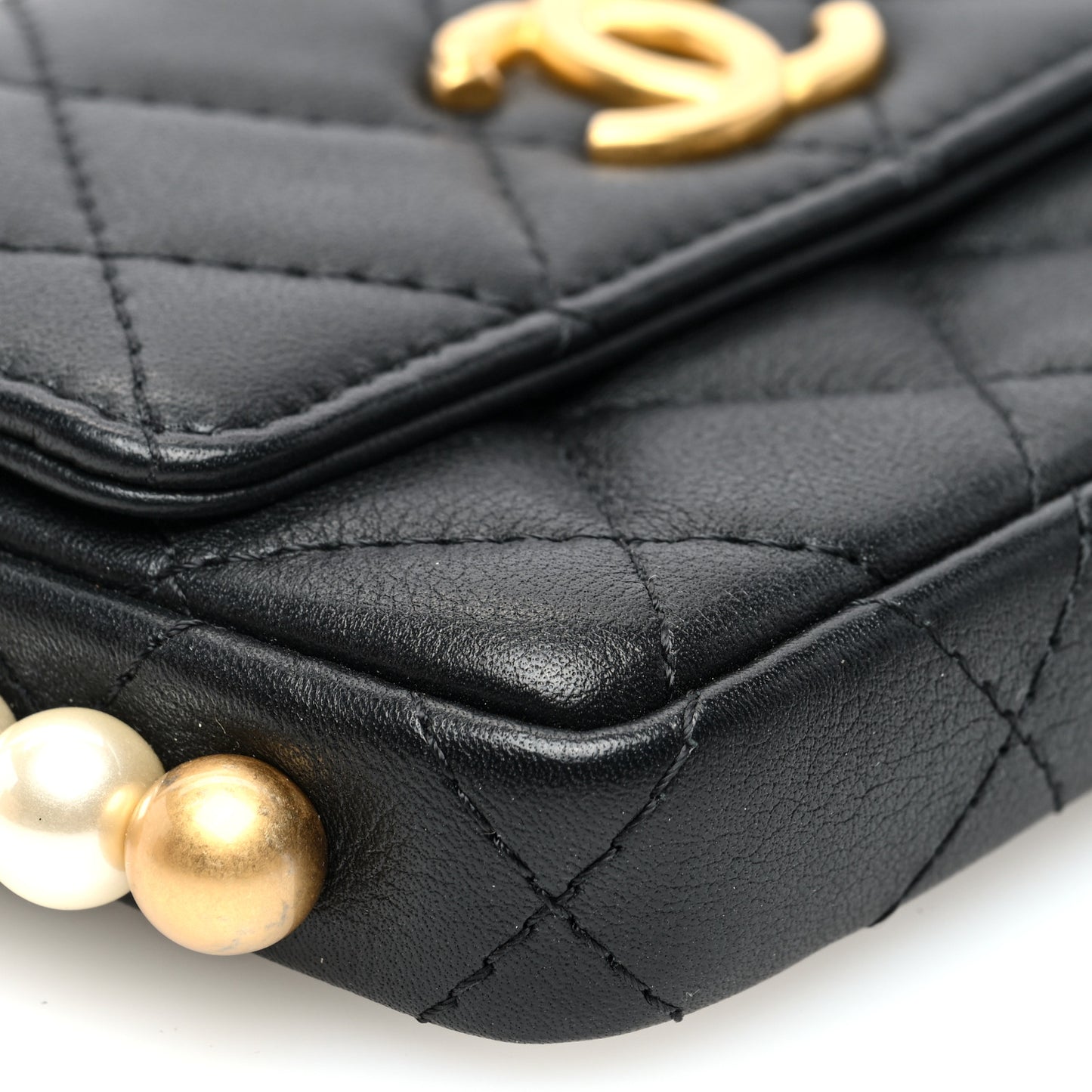 Calfskin Quilted About Pearls Card Holder Flap With Chain Black
