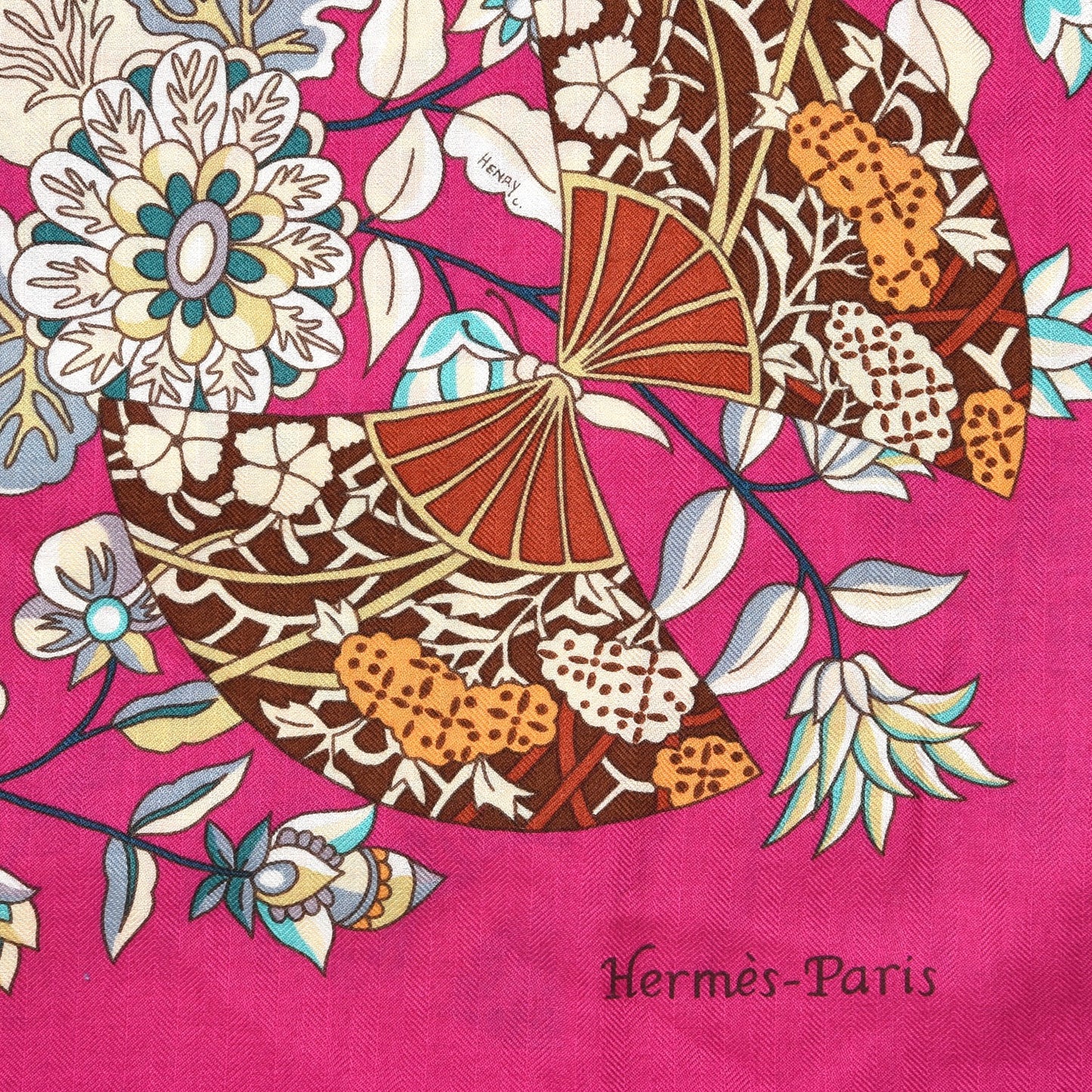 Cashmere Silk Fleurs et Papillons de Tissus Scarf 140 Fuchsia