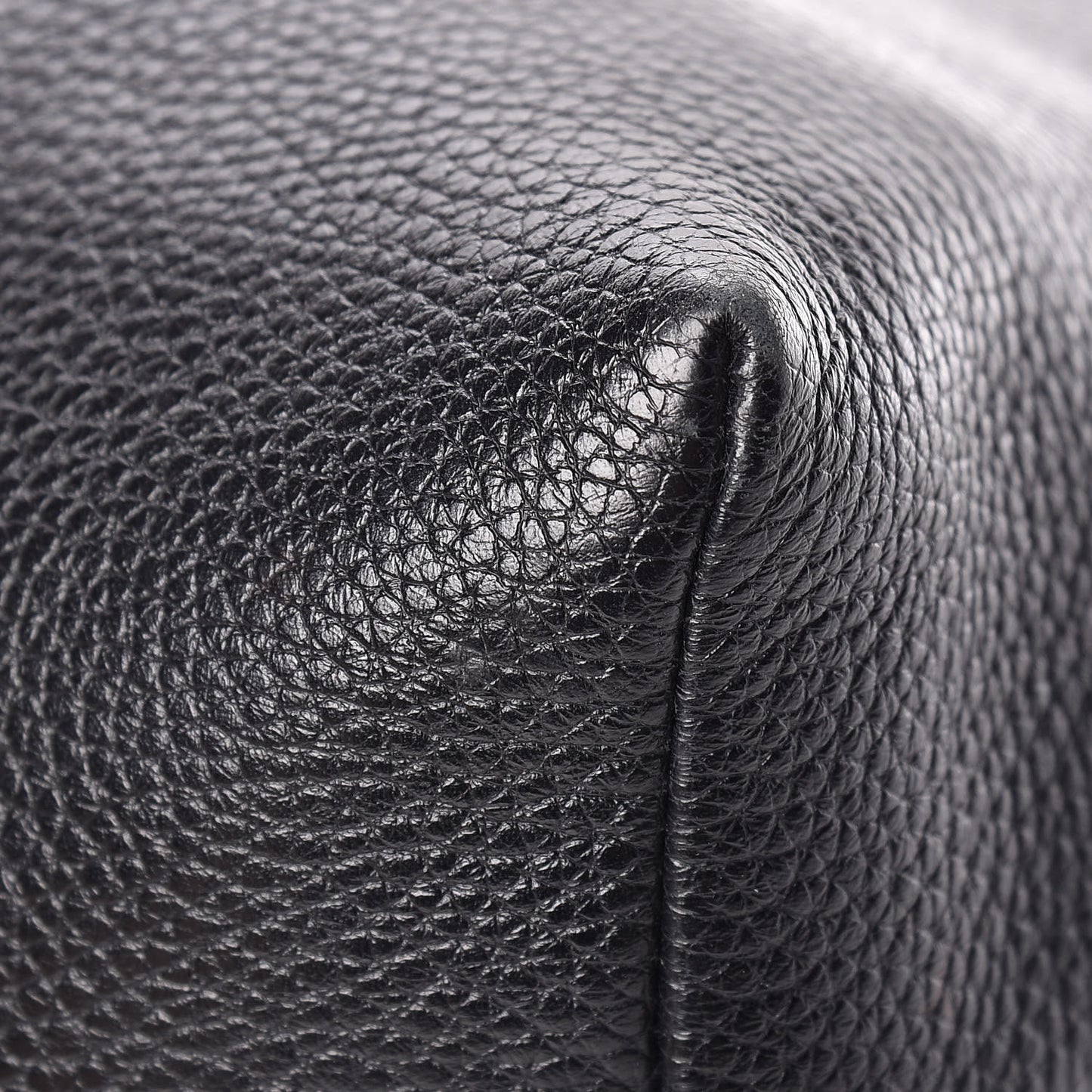 London Grainy Calfskin Medium Cale Hobo Black
