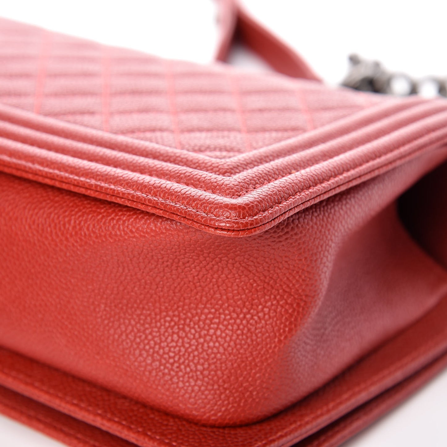 Caviar Quilted Medium Boy Flap Red
