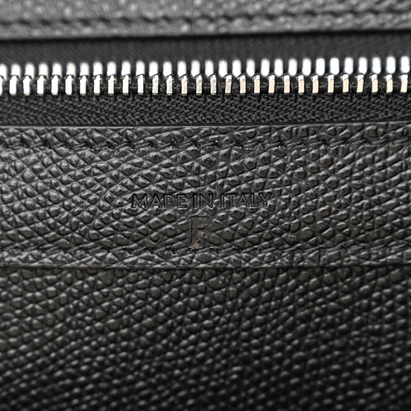 Grained Calfskin Small Vertical Cabas Black