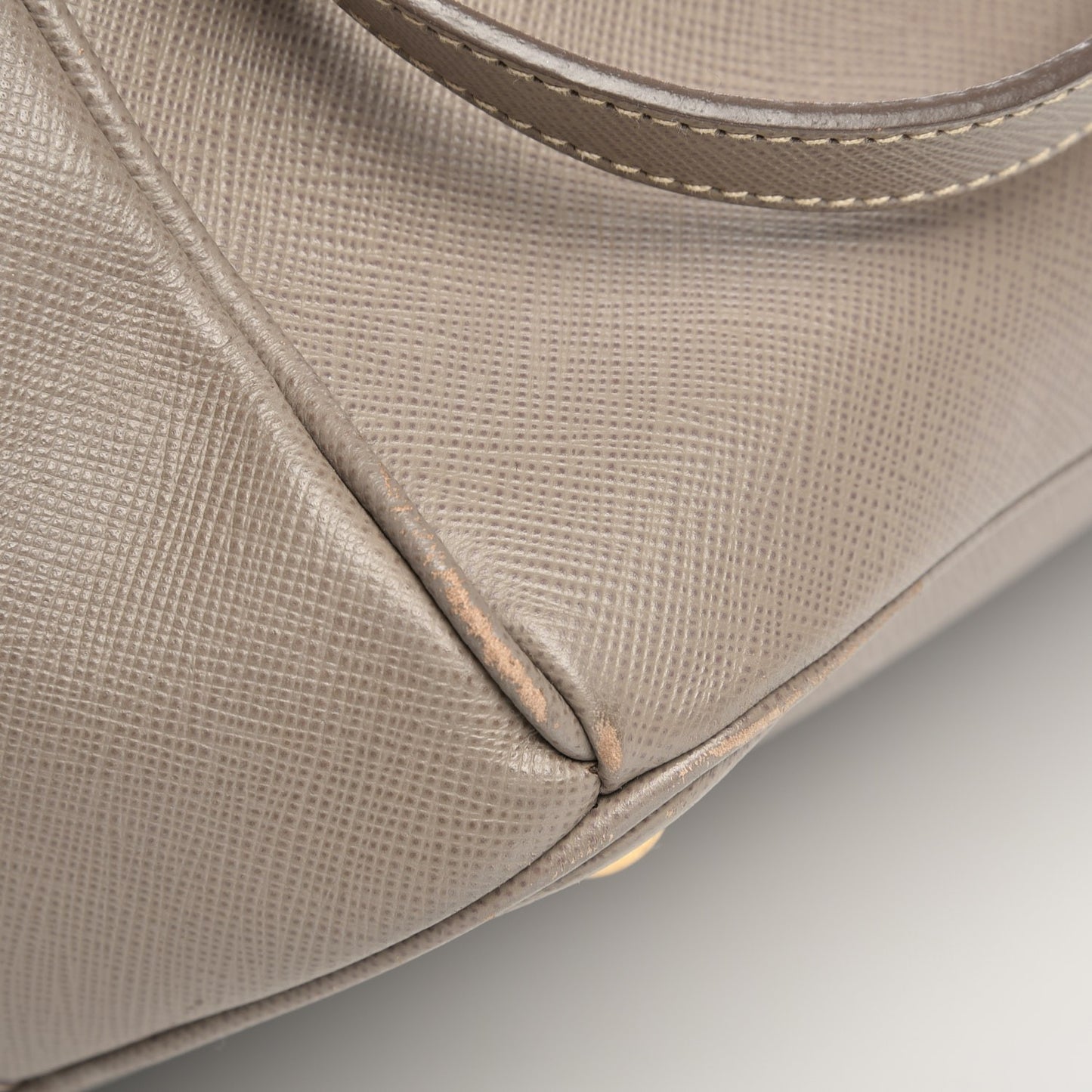 Saffiano Medium Galleria Double Zip Tote Argilla