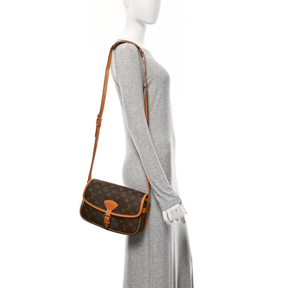 Louis Vuitton Monogram Sologne 2 of 10