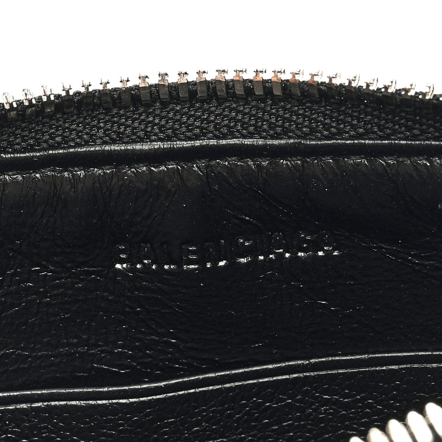 Grained Calfskin Logo Cash Passport Photo ID Zip Holder Black White