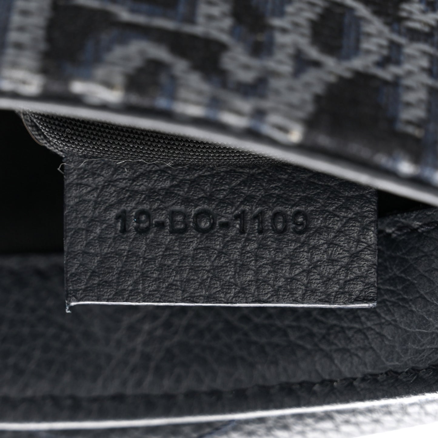 Oblique Saddle Messenger Pouch Black