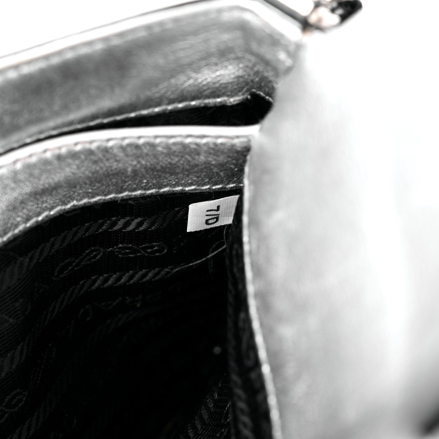 Spazzolato Cleo Flap Shoulder Bag Argento