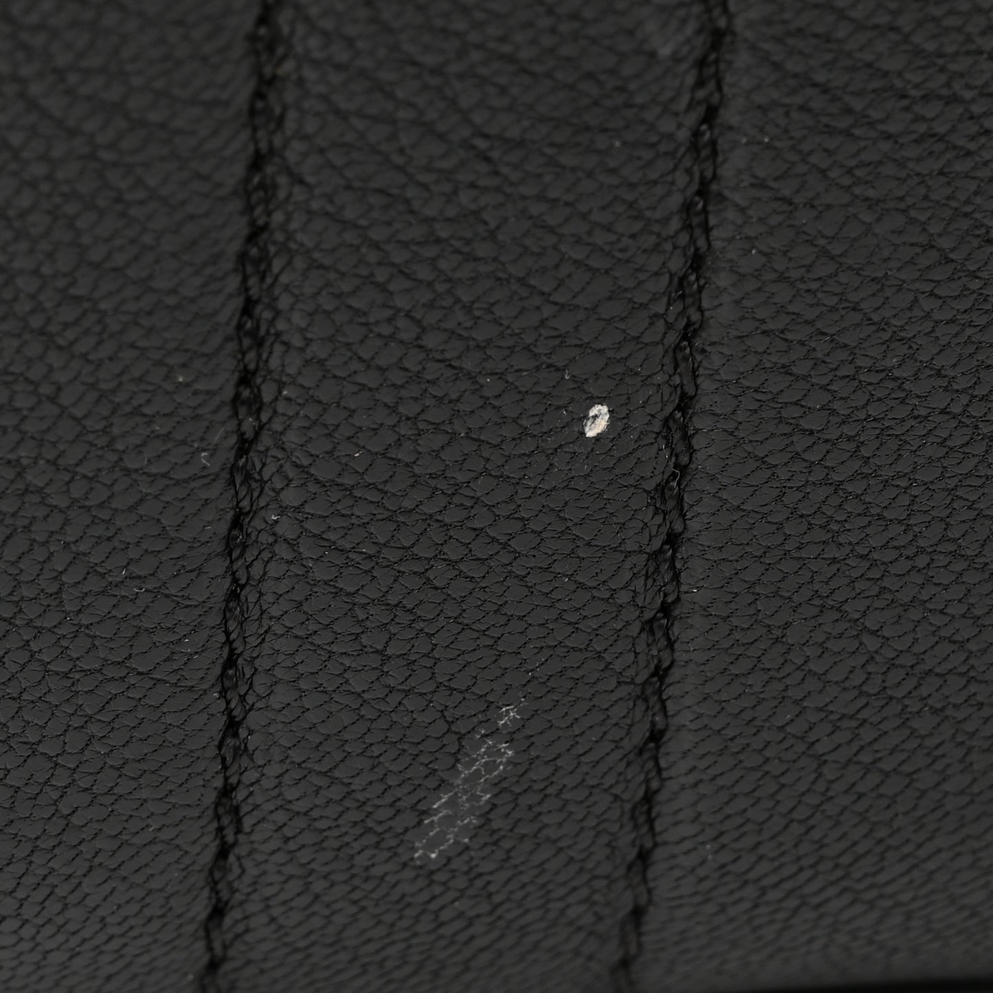 Sugar Goatskin Medium Antigona Black