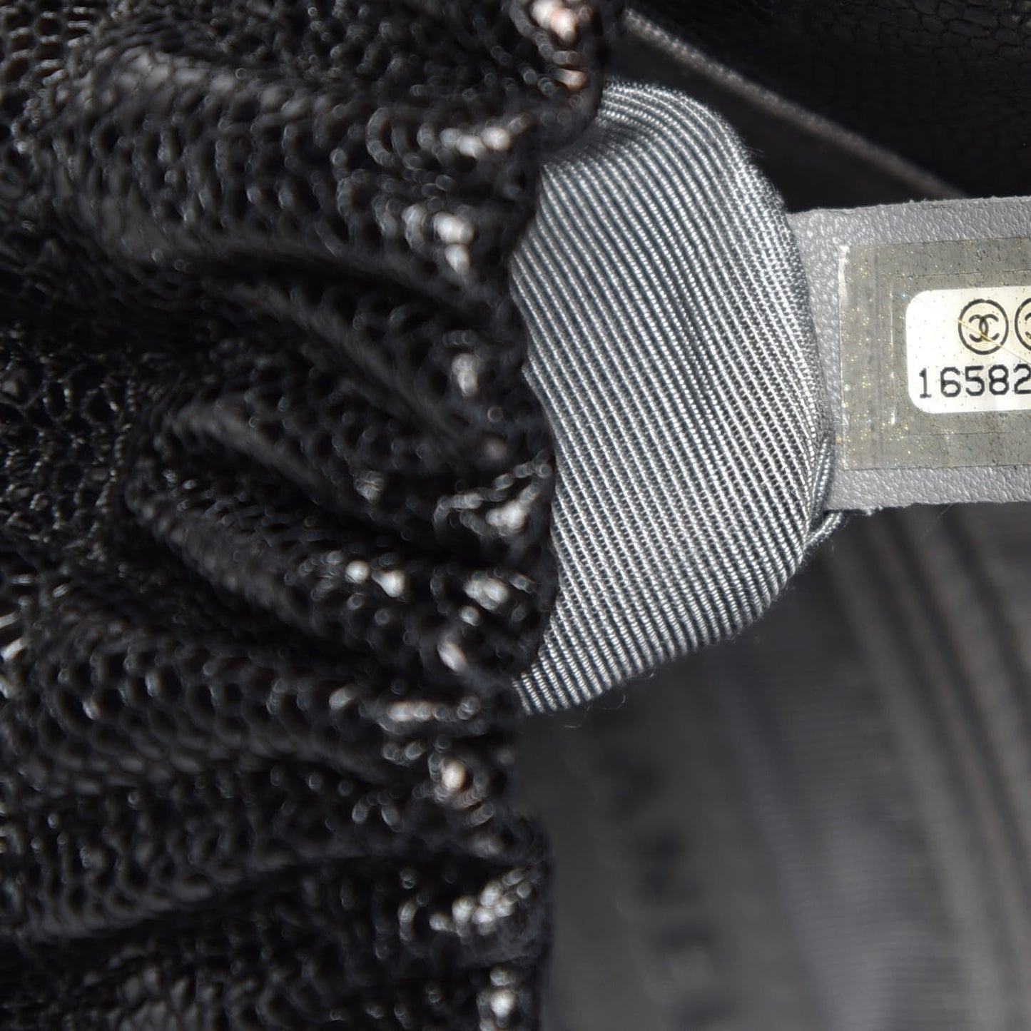 Caviar Quilted Medium Elastic Flap Black