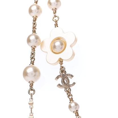 Chanel Pearl Flower CC Necklace Gold 3 of 4