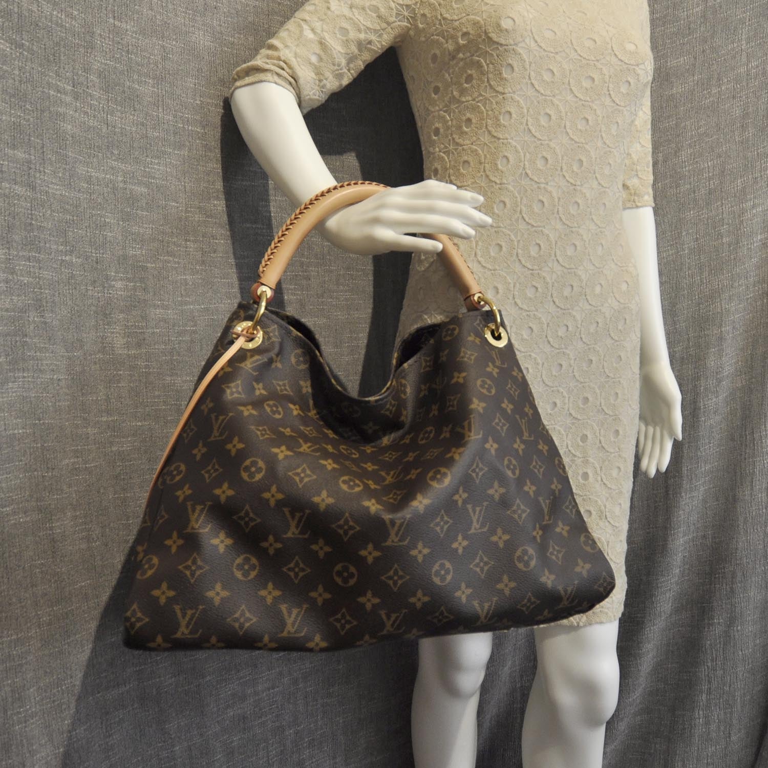 Louis Vuitton Monogram Artsy MM 2 of 8