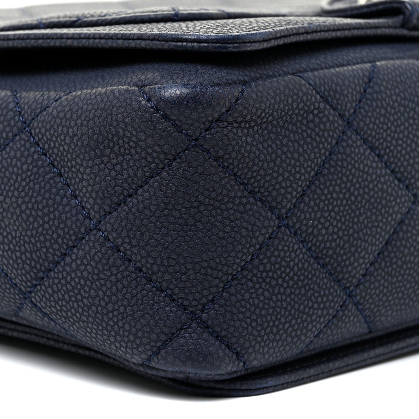 Washed Caviar Quilted Medium Turn Around Ligne Flap Navy