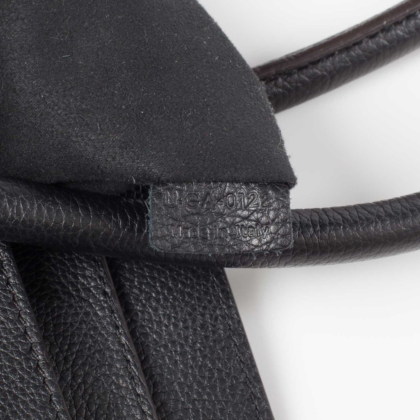 Drummed Leather Shoulder Luggage Black