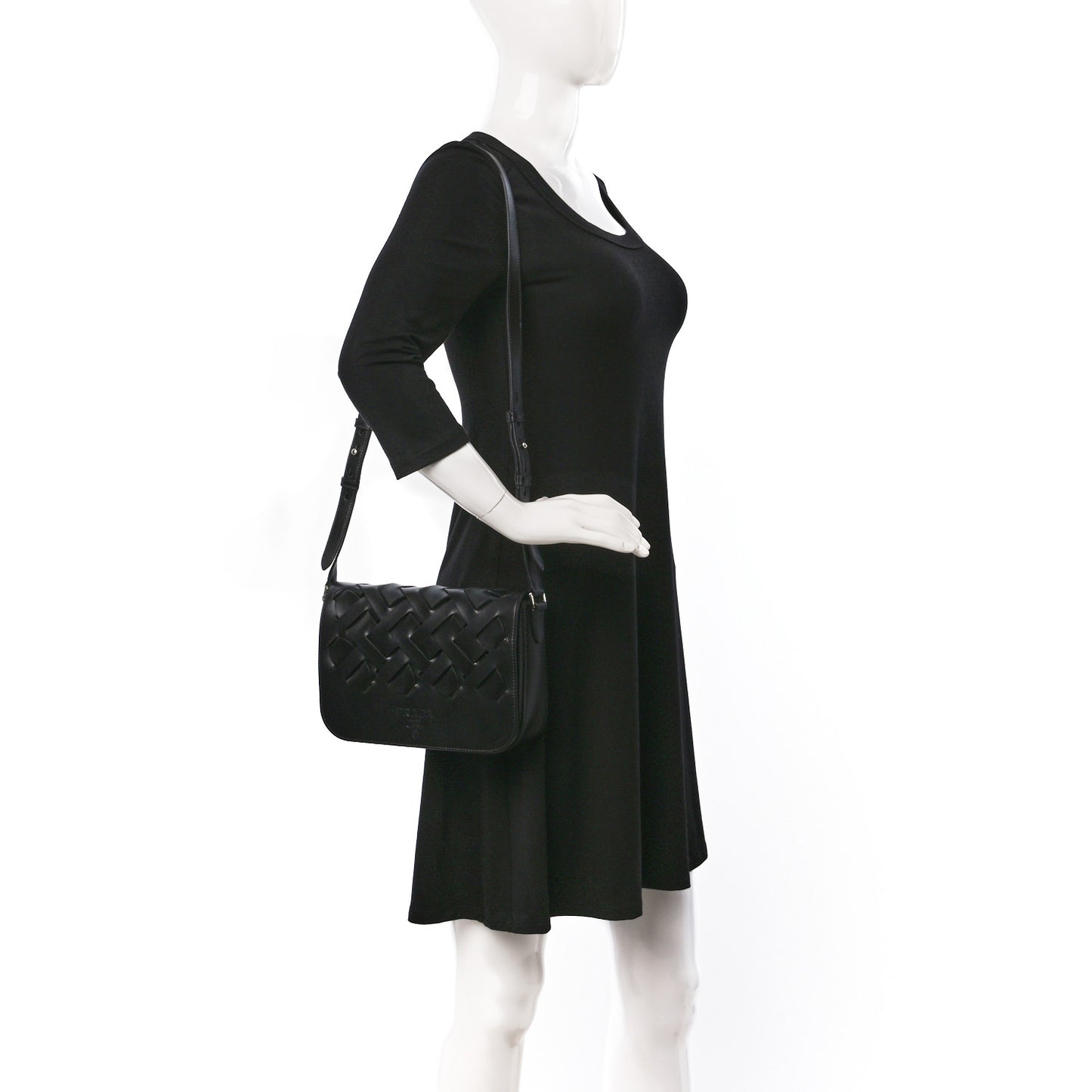Vitello Intreccio Tress Shoulder Bag Black